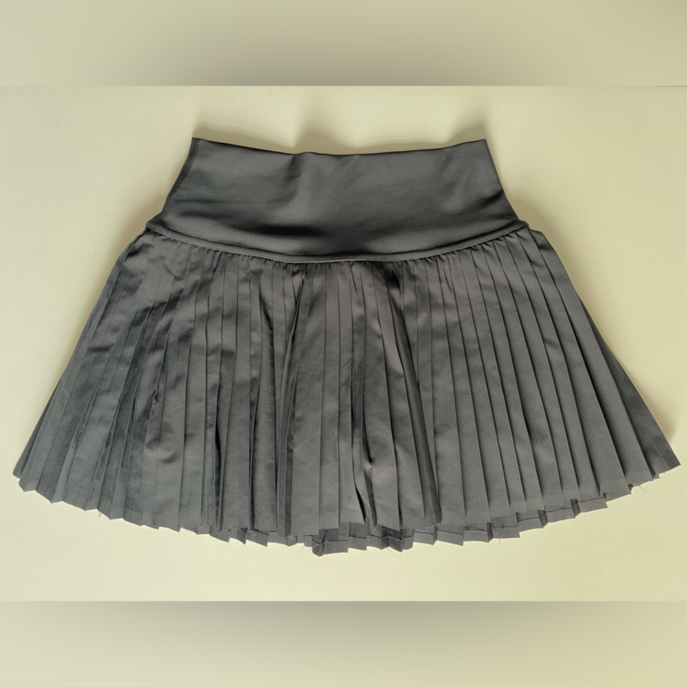 Alo Yoga - Grand Slam Tennis Skirt in Black